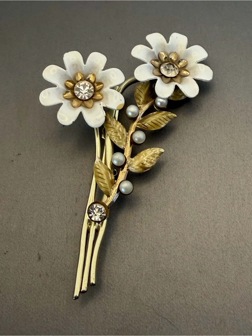 Coro White Enamel Daisy Rhinestone Faux Pearl Bouquet Brooch Vintage 3”